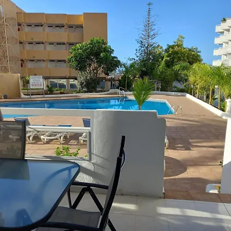 Americas With Pool Direct Access *